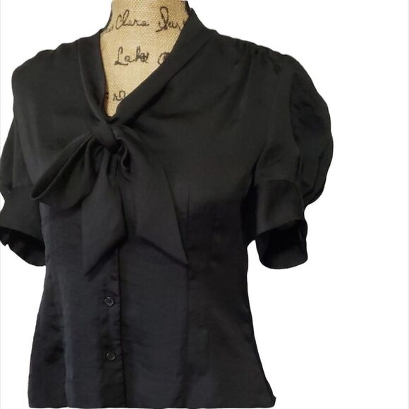 ✨Tie Mock Neck Short Sleeve Print Blouse✨ - Picture 3 of 6